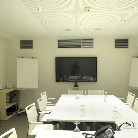 莱里达宜必思快捷酒店 2*